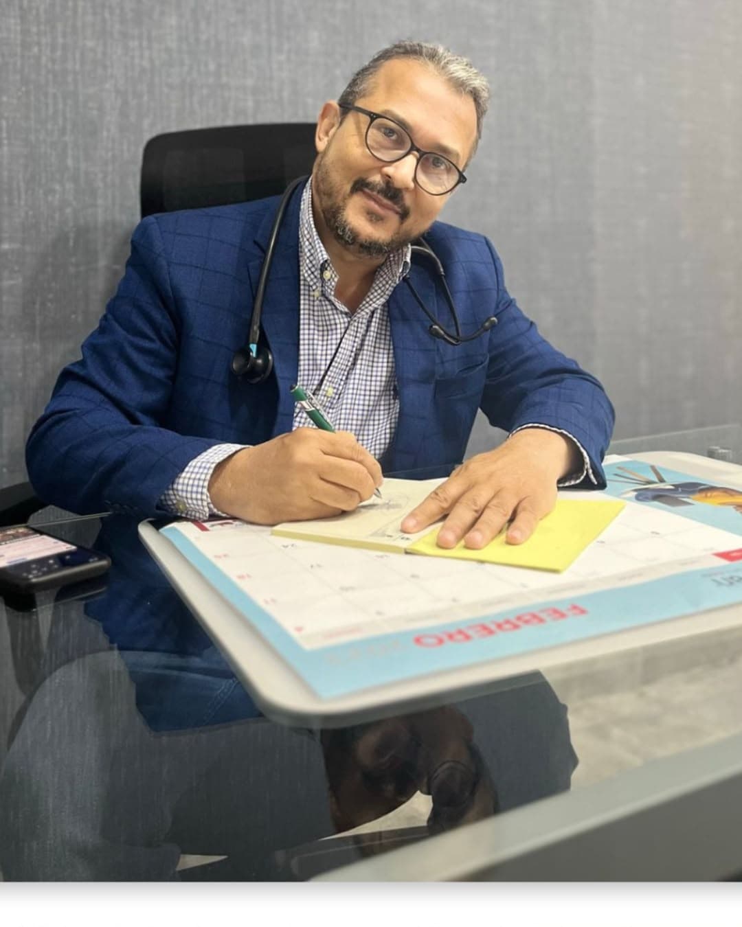 Dr. Andrés Ureña